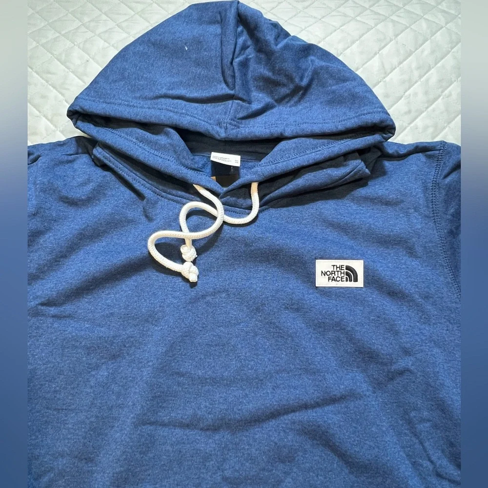 The North Face men’s Hoodie size XXL Blue Patch Logo Pullover‎ Standard Fit
